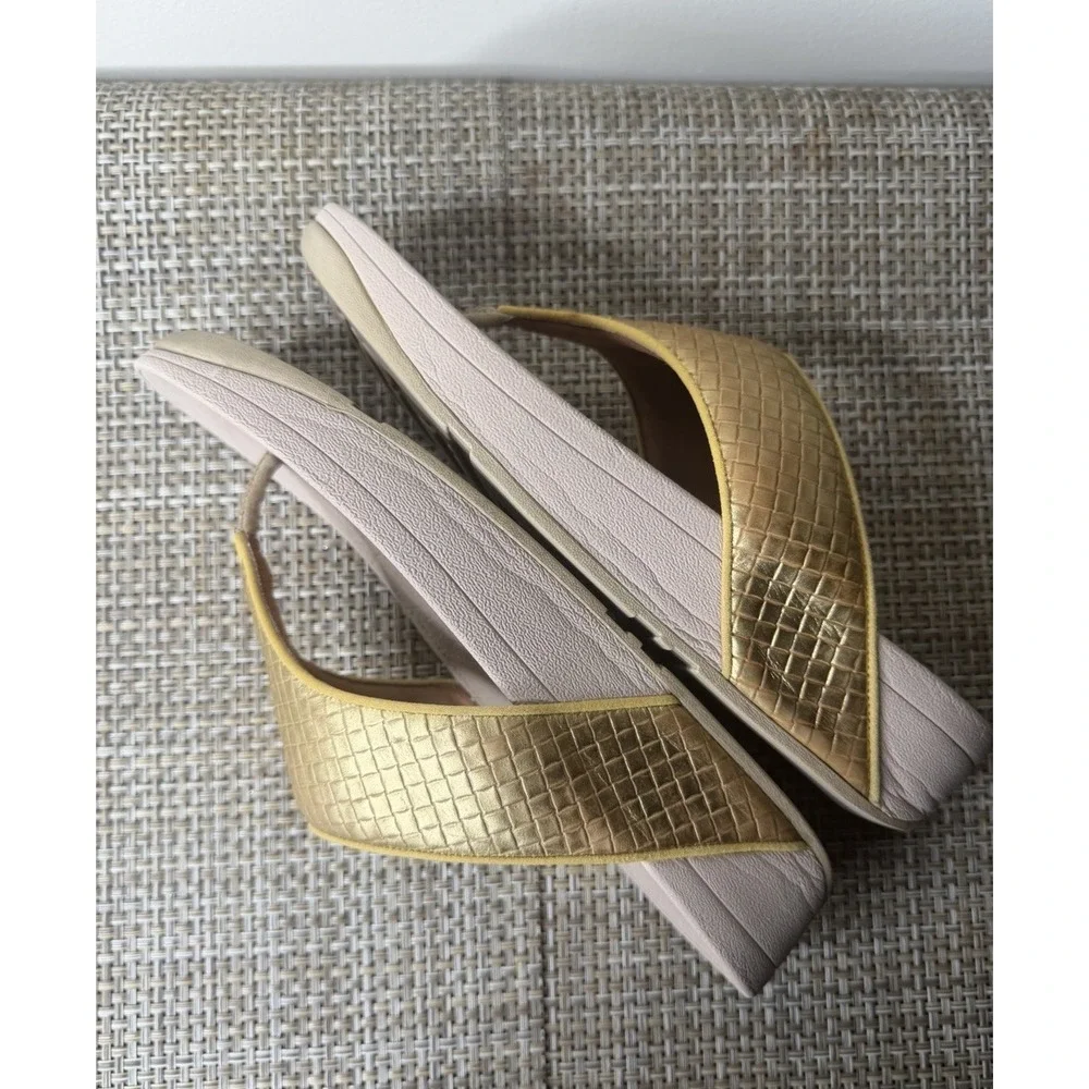 FitFlop Sandals Womens Size 8 Thong Comfort Slip On Metallic Casual  Gold
